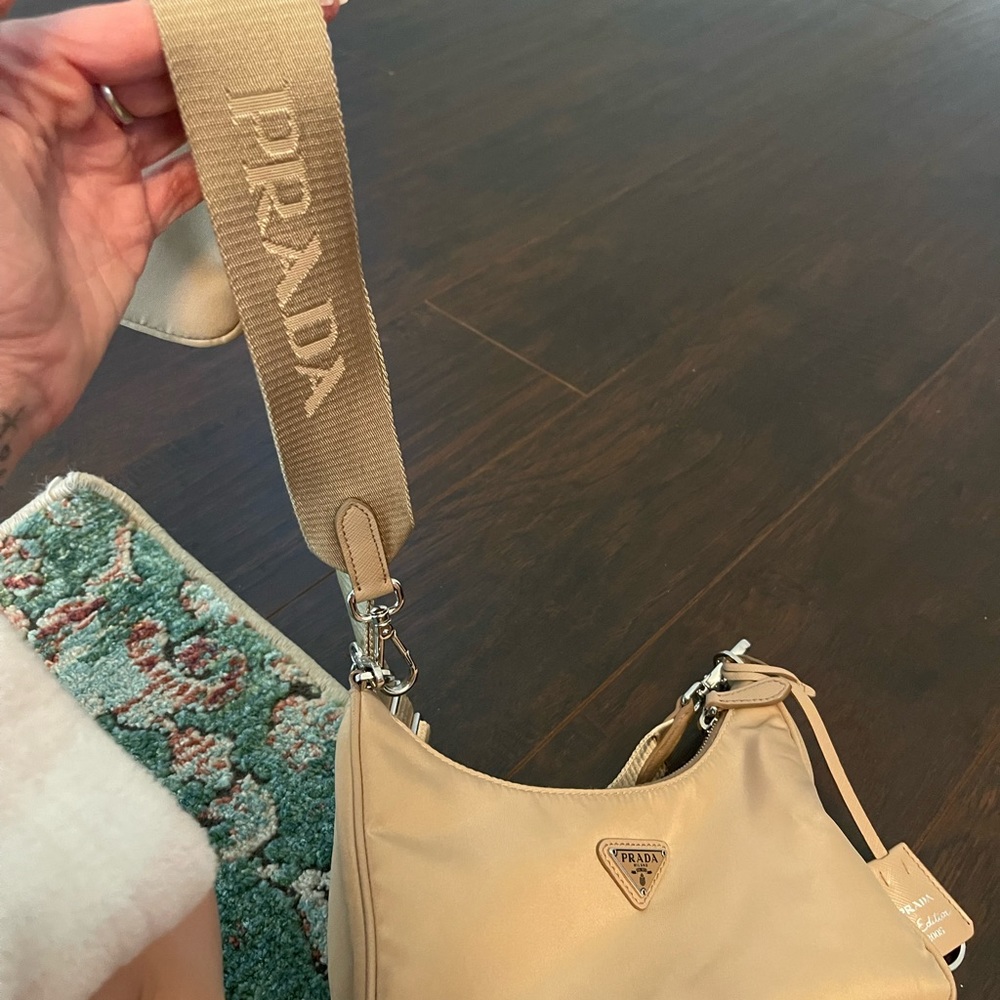 Prada Re-edition Nylon bag in cammeo beige. - Picture 6 of 9